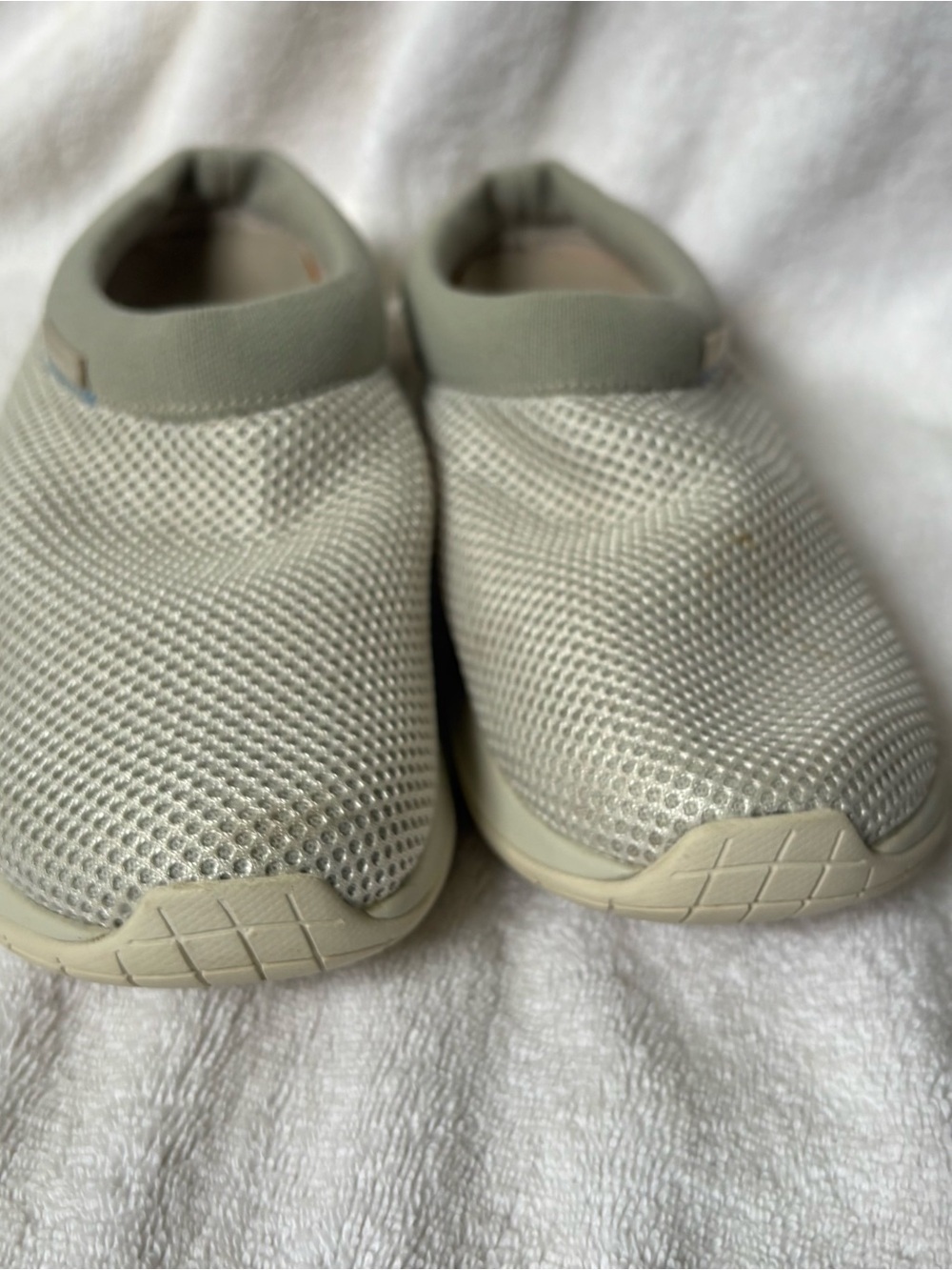 Merrell Encore women’s 6.5 Silvery Gray Lo Fit Slip On clogs